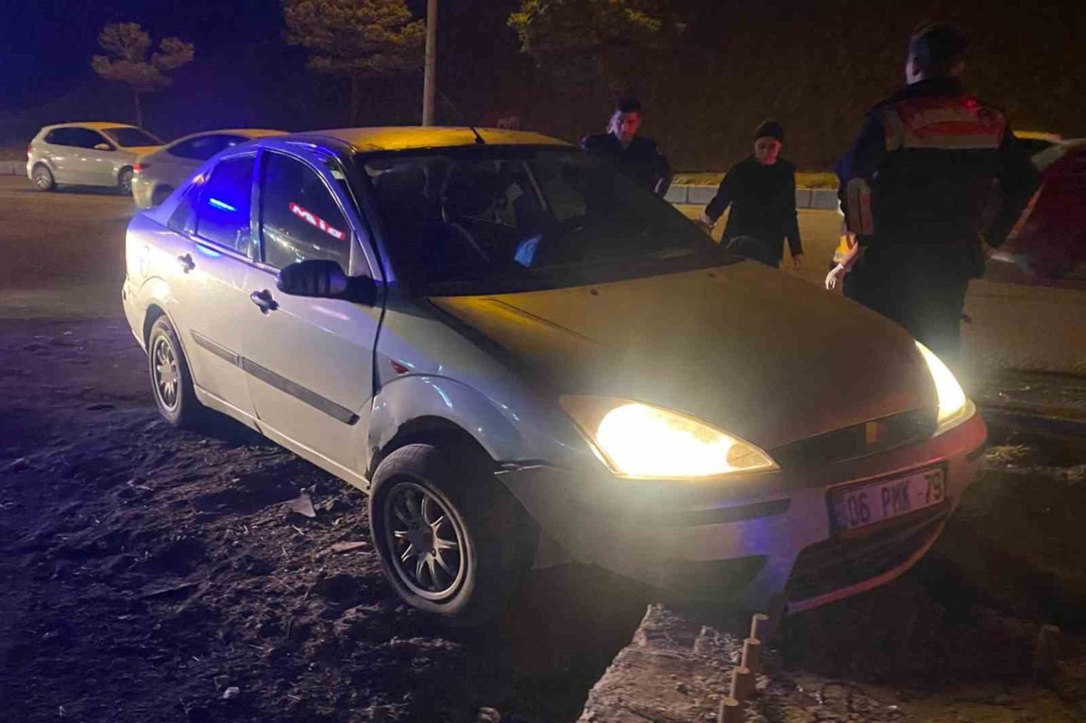 kirikkalede-otomobil-refuje-carpti-4-yarali