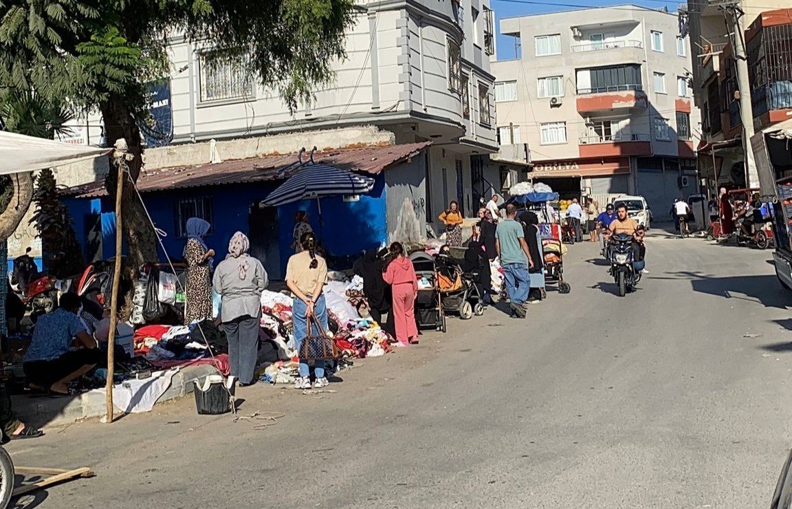 mersinde-izinsiz-kurulan-pazar-kaldirildi