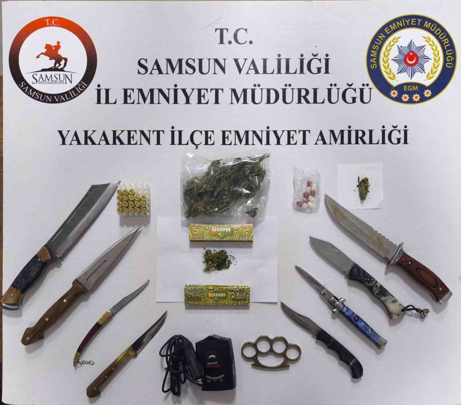 narko-alan-uygulamasinda-silah-uyusturucu-ve-radar-tespit-cihazi-ele-gecirildi