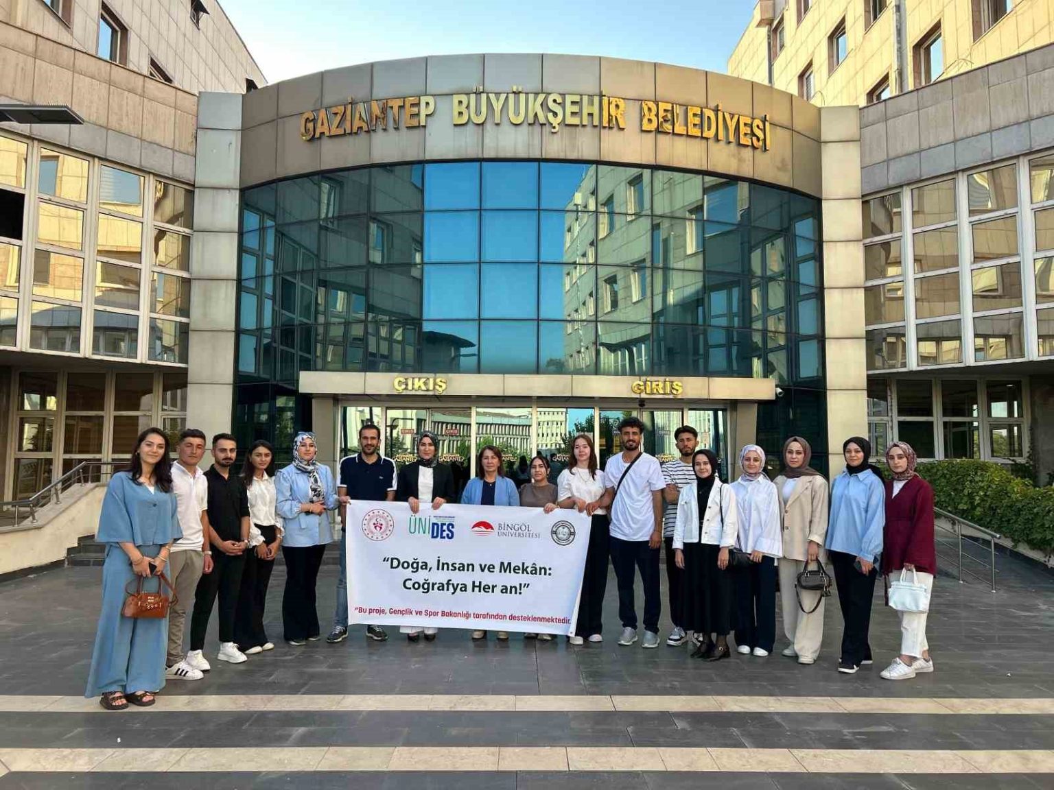 ogrenciler-akilli-sehir-uygulamalarini-yerinde-inceledi