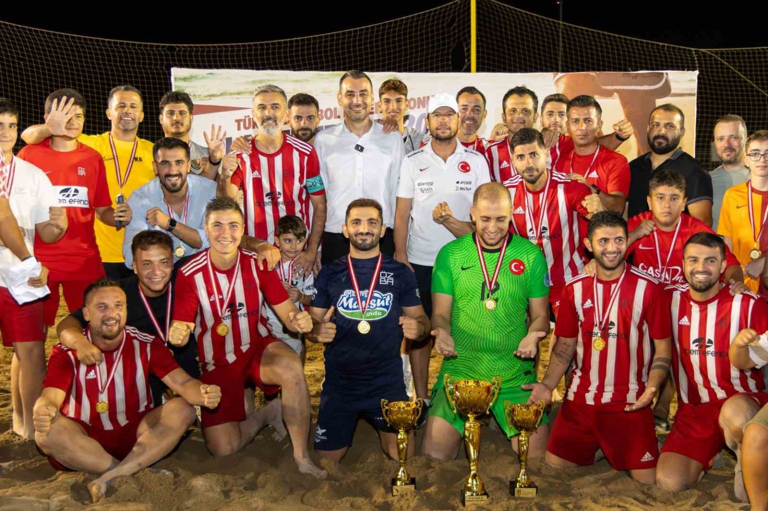 tff-plaj-futbolu-ligi-manavgat-etabinda-sampiyon-cimhan-sarilarspor-oldu