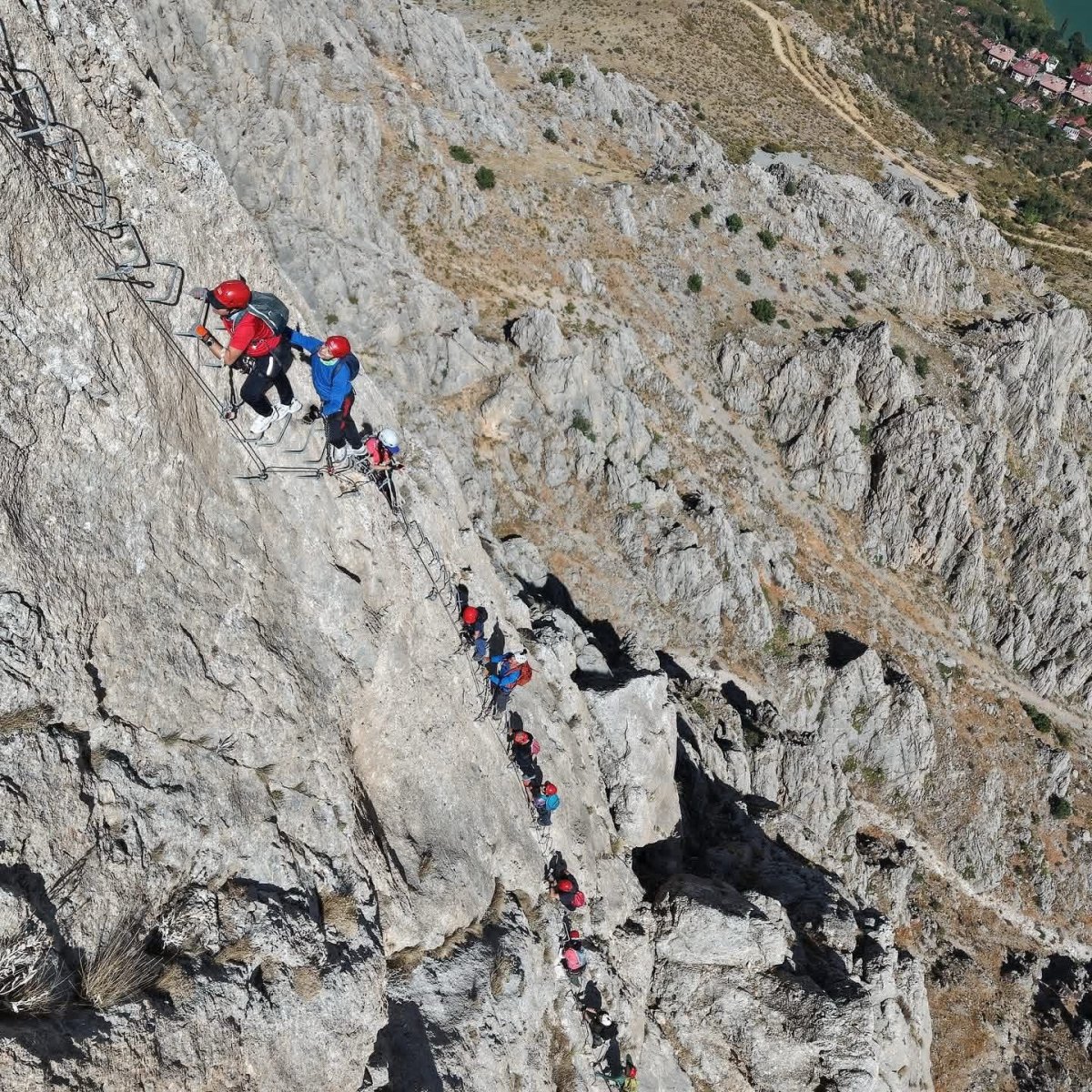 turkiyede-tek-kemaliyede-bulunan-via-ferrata-parkuru-adrenalin-tutkunlarinin-rotasi-oldu