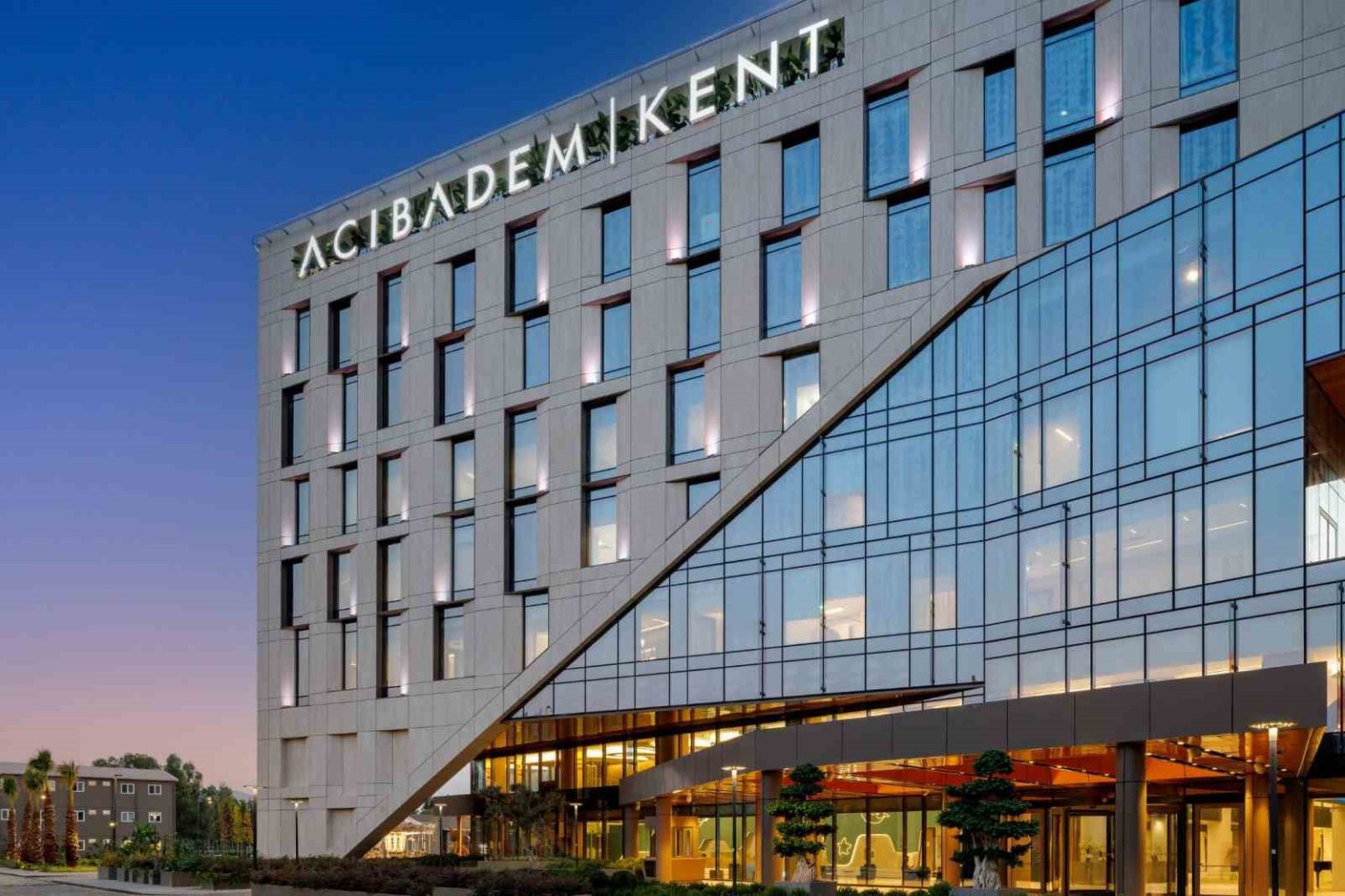 acibadem-kent-hastanesi-buyudu-ve-yenilendi