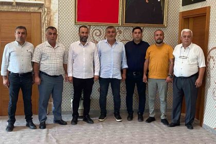 antalya-aksuda-7-belediye-meclis-uyesi-chpden-istifa-ettigini-acikladi