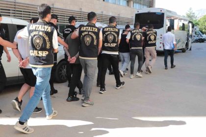 antalyada-silahli-suc-orgutune-es-zamanli-operasyon-7-gozalti