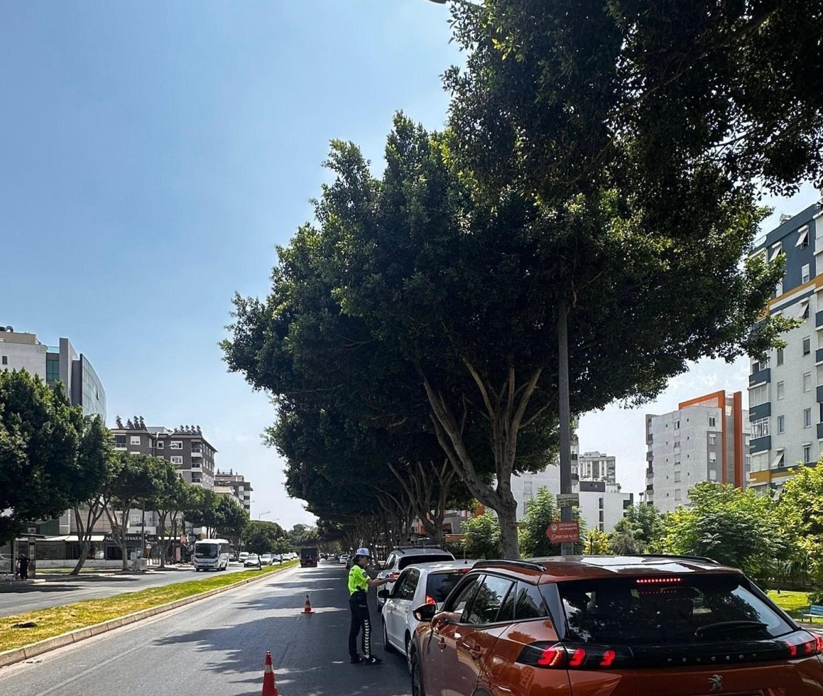 antalyada-son-1-haftada-16-bin-155-arac-ve-surucusune-ceza-kesildi