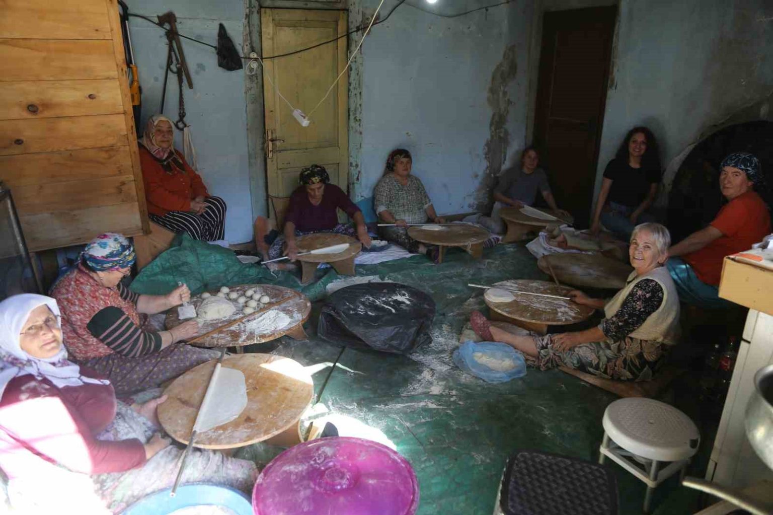artvinli-kadinlar-kisa-imece-usuluyle-hazirlaniyor