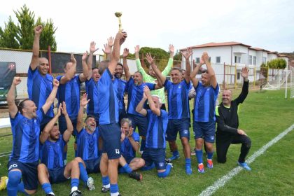 ayvalikta-yapilan-8-dostluk-ve-kardeslik-masterler-futbol-turnuvasi-tamamlandi