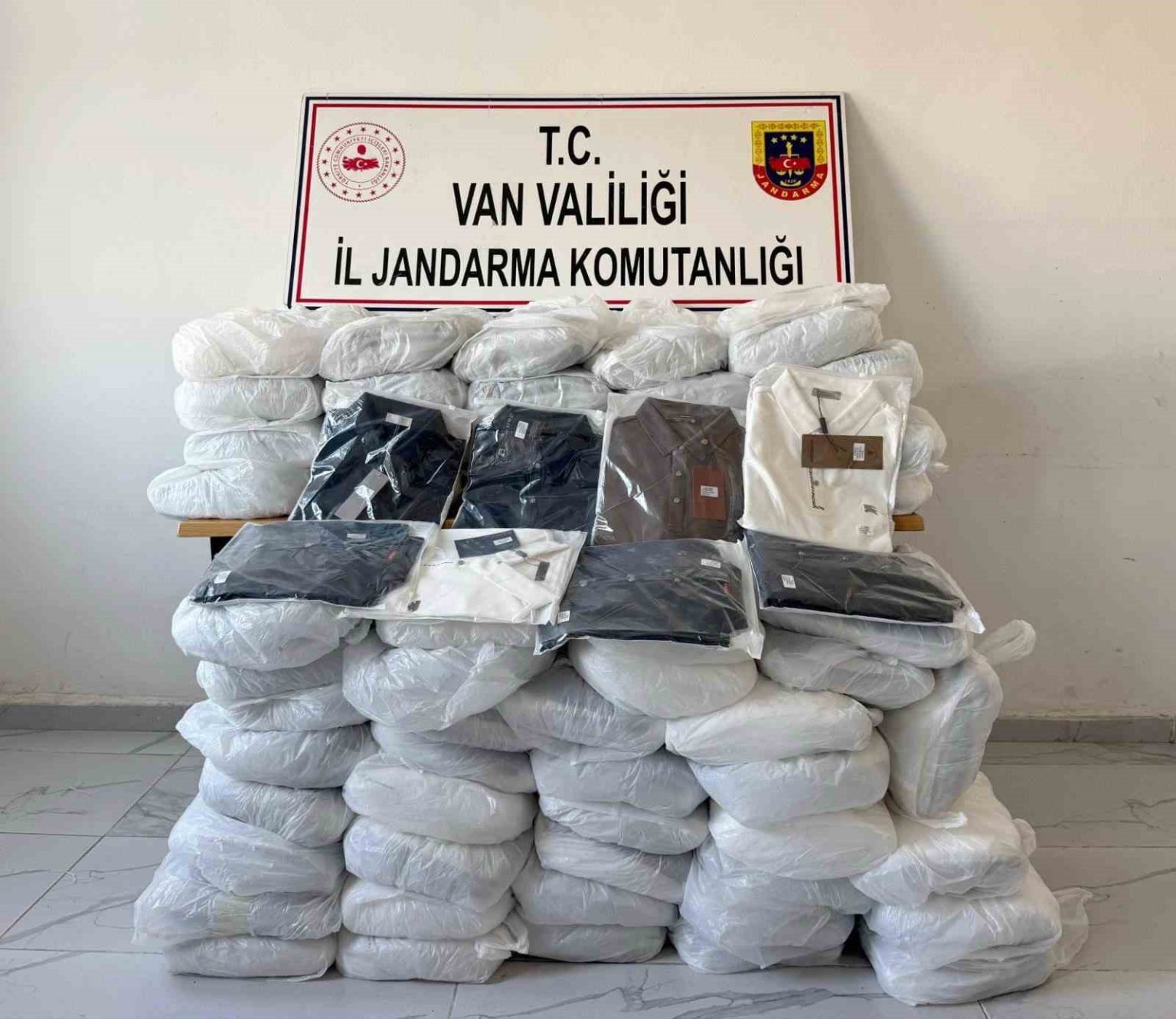 baskalede-gumruk-kacagi-malzemeler-ele-gecirildi