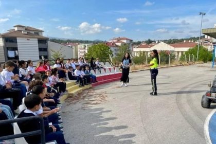 bilecikte-miniklere-trafikte-bilinc-egitimi