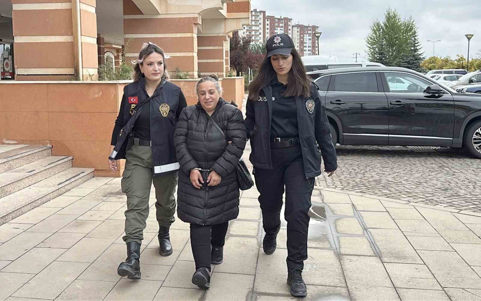 bir-gun-boyunca-evde-yalniz-biraktigi-bebeginin-olumune-sebep-olan-kadina-22-yil-hapis-cezasi