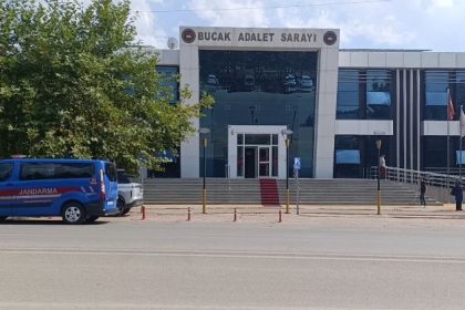 burdurda-polise-saldiran-koca-tutuklandi-karisi-adli-kontrolle-serbest