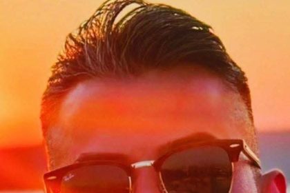 canakkalede-kuafor-otomobilde-yanarak-can-verdi