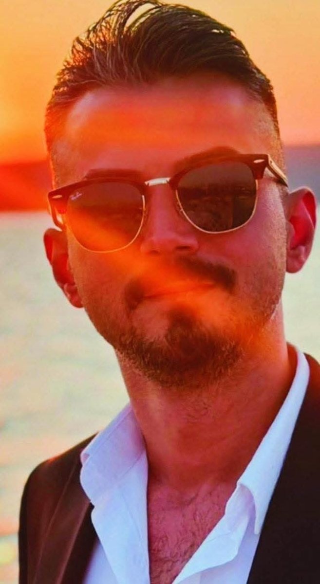 canakkalede-kuafor-otomobilde-yanarak-can-verdi