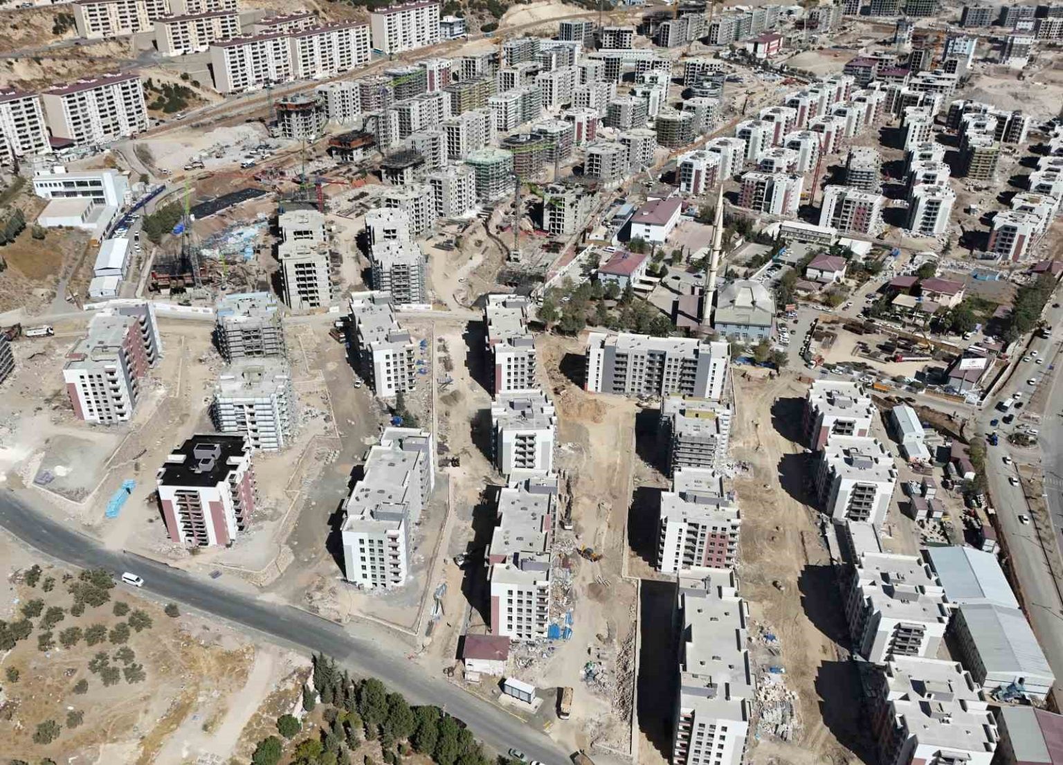 deprem-konutlari-hizla-tamamlaniyor-28-blokta-daha-sona-yaklasildi