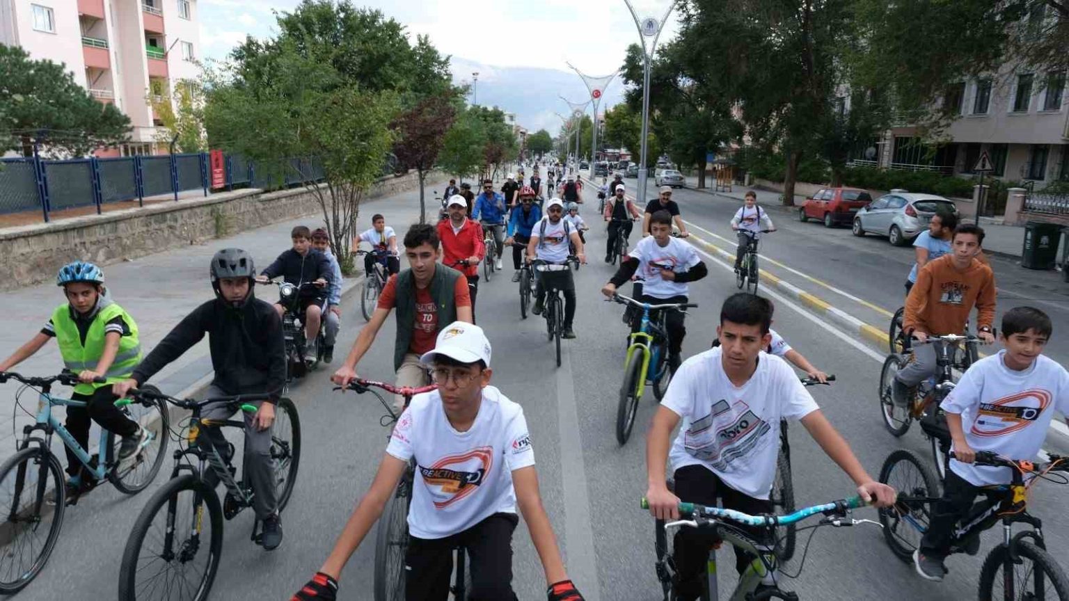 erzincanda-avrupa-spor-haftasi-pedallarla-kutlandi