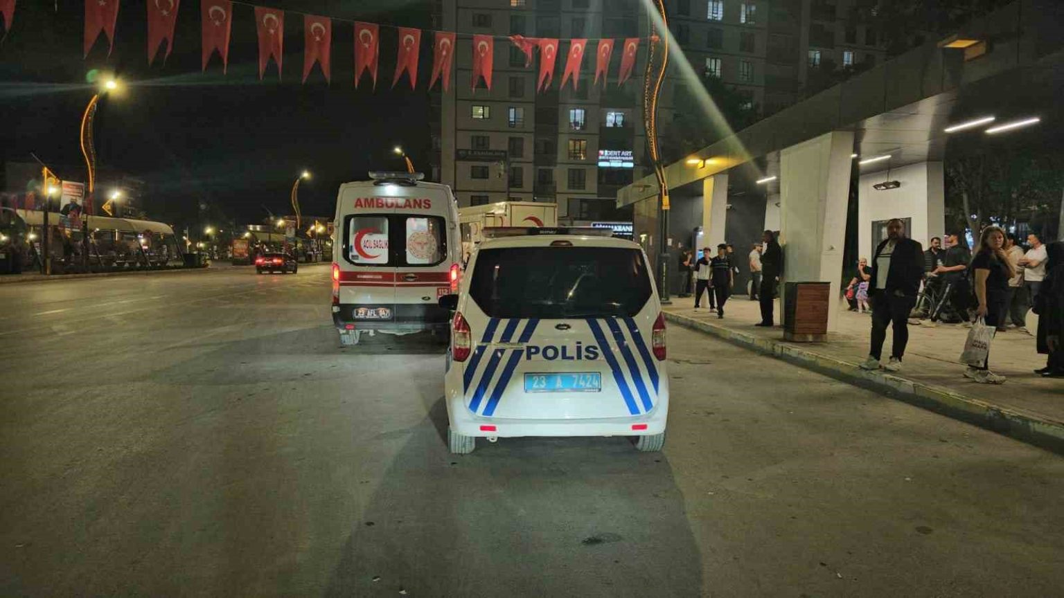 gaspci-telefonunu-almak-istedigi-sahsi-bicakla-yaraladi