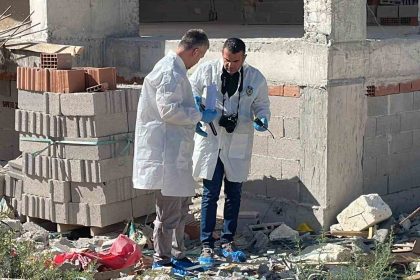 insaat-alaninda-yerde-yatar-vaziyette-bulunan-yasli-kadin-kurtarilamadi