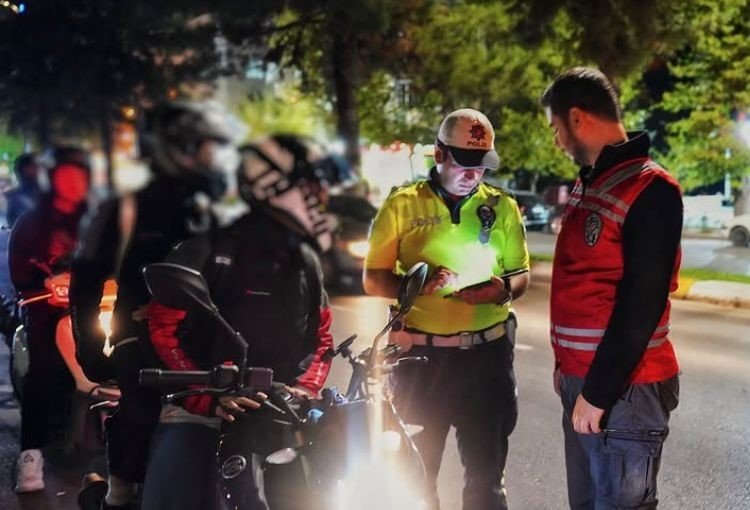 ispartada-vatandaslarin-huzurunu-bozan-araclar-trafikten-men-edildi