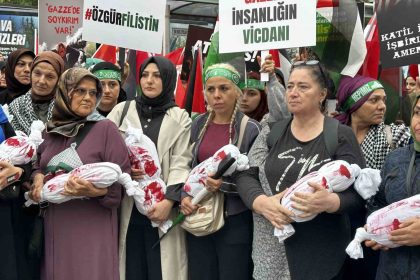 israilin-devam-eden-bebek-katliamini-protesto-ettiler