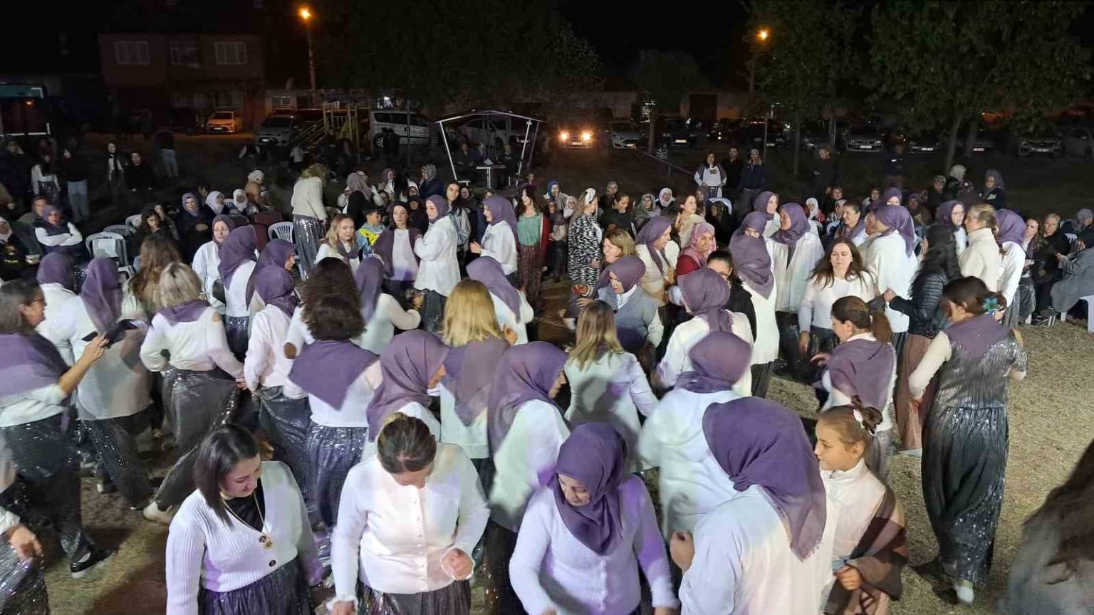 kadinlar-salvar-gecesinde-bulustu