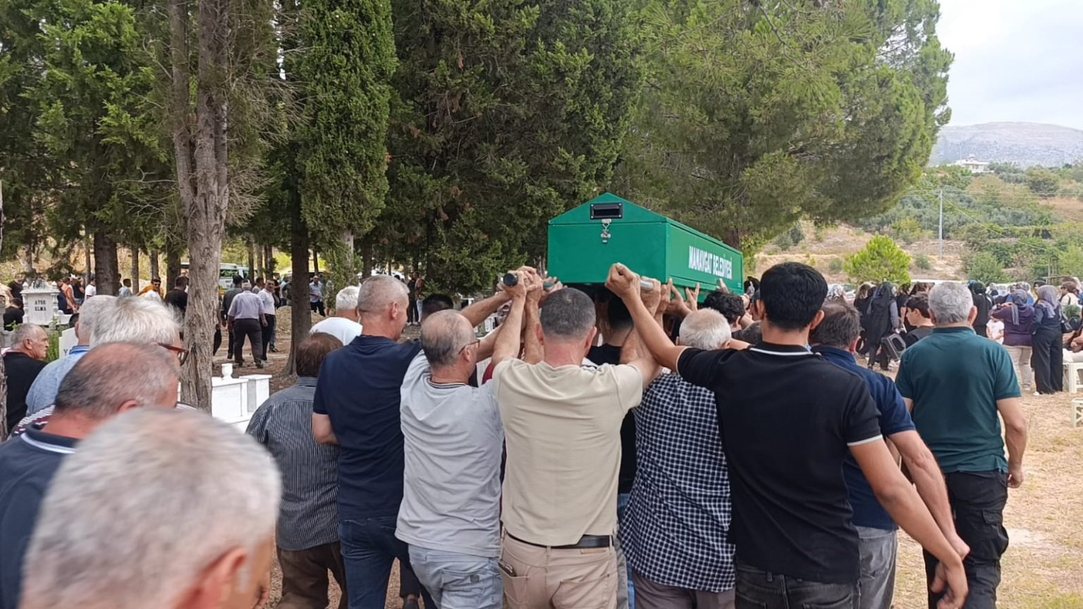 kansere-yenik-dusen-genc-doktor-adayi-topraga-verildi