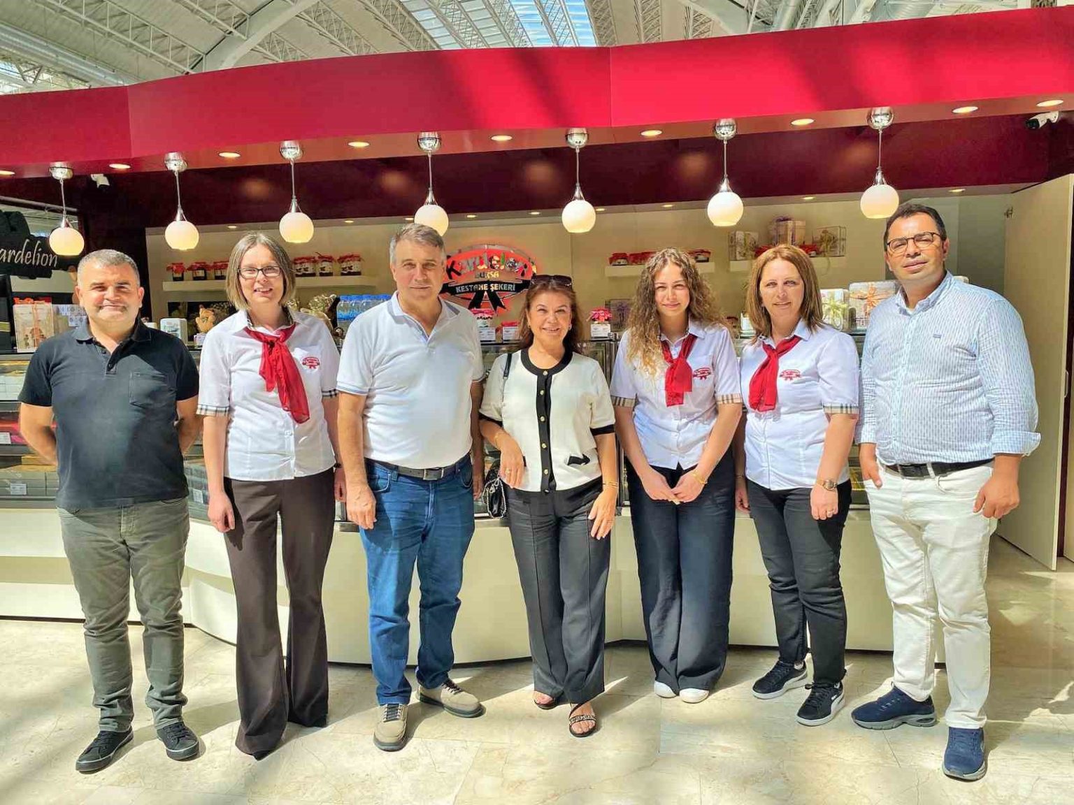 kardelen-kestane-sekeri-26-subesini-bozuyuk-sarar-avmde-acti
