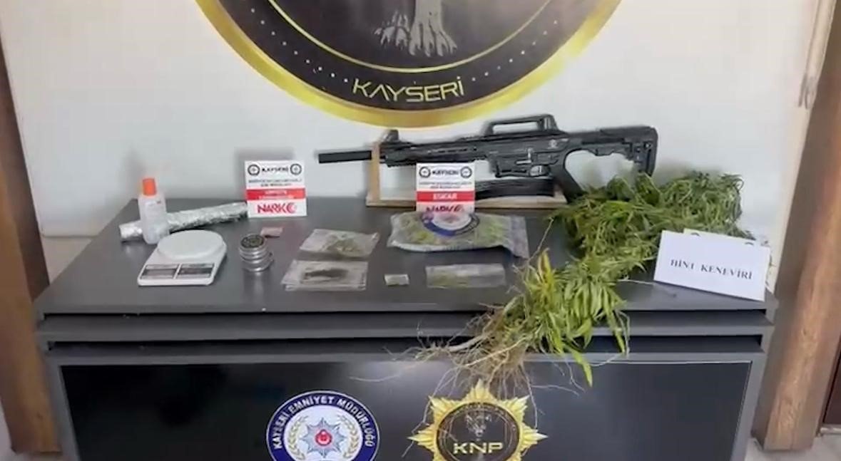 kayseride-287-kok-kenevir-ele-gecirildi-1-gozalti