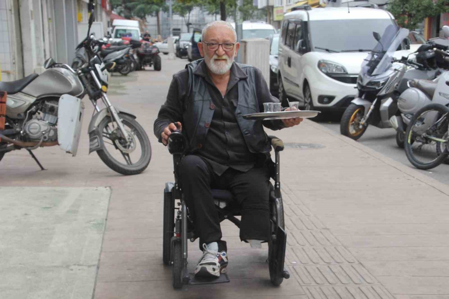 kazada-bacagini-kaybetti-50-yillik-meslegini-birakmadi