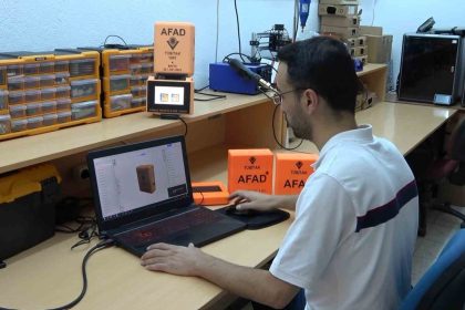 kendini-deprem-aninda-enkazda-hisseden-muhendis-hayat-kurtaran-sistem-gelistirdi