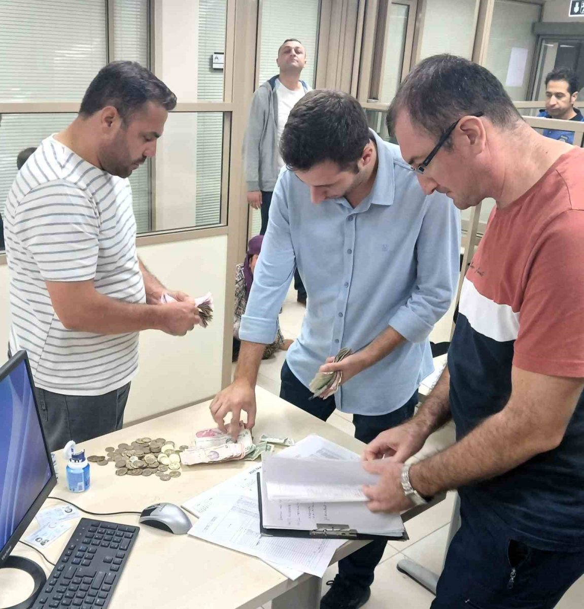 kocaelide-dilencilerin-uzerinden-6-bin-160-lira-cikti