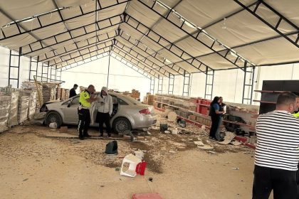 kontrolden-cikan-otomobil-is-yerine-girdi