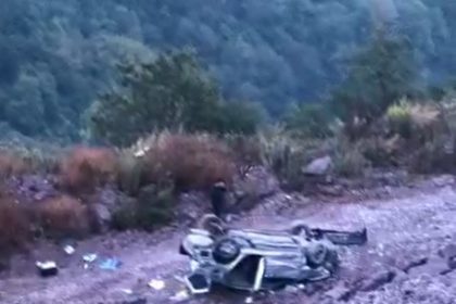 kontrolden-cikan-otomobil-sarampole-yuvarlandi