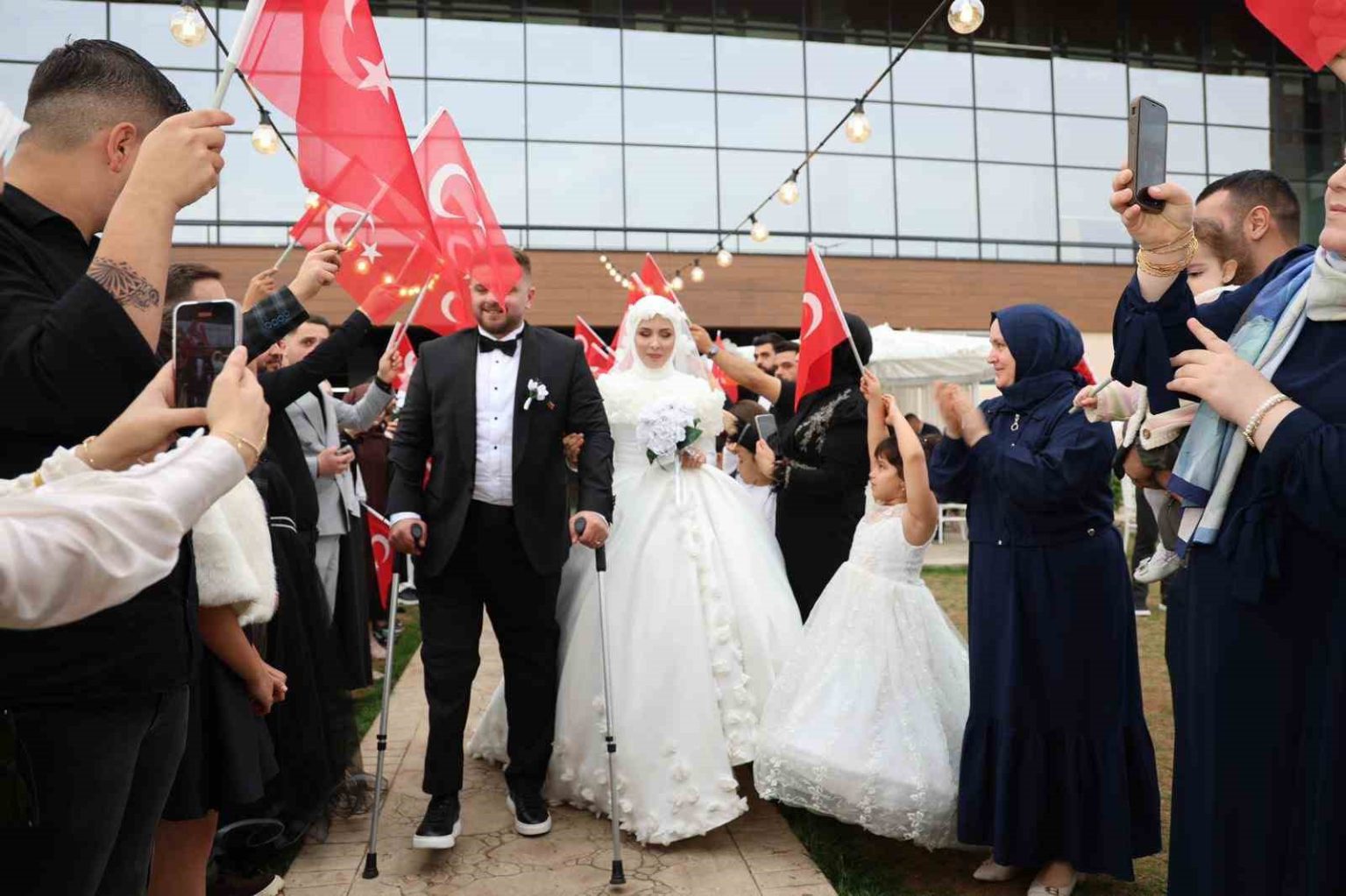 kuzey-irakta-gazi-olan-demir-dunyaevine-girdi