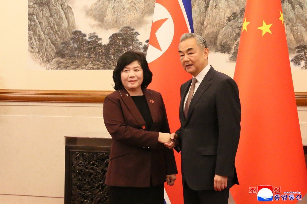 kuzey-kore-disisleri-bakani-choe-cinli-mevkidasi-wang-yi-ile-bir-araya-geldi