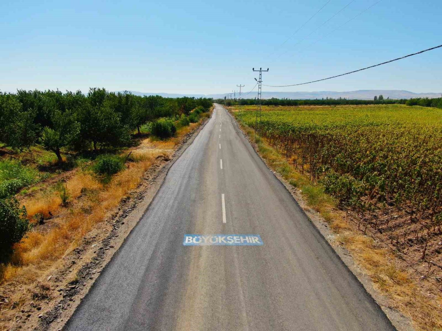 malatya-buyuksehirden-ilcelerde-yogun-yol-ve-asfalt-mesaisi