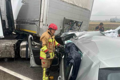 manisada-zincirleme-kaza-1-olu-2-yarali