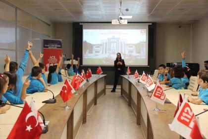 miniklere-tek-acil-numara-112-anlatiliyor