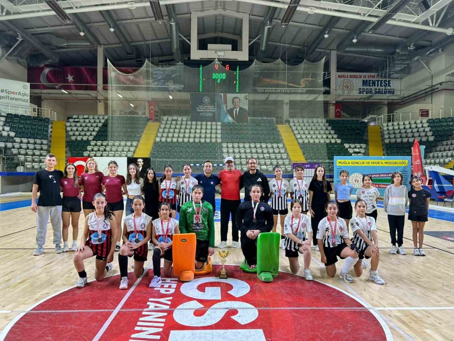 mugla-hokey-ligi-sampiyonu-bodrum-gundoganspor-oldu