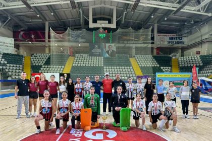 mugla-hokey-ligi-sampiyonu-bodrum-gundoganspor-oldu