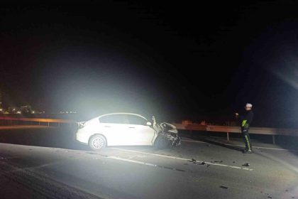 otomobil-traktorun-romorkuna-carpti-2-yarali