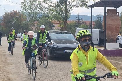 pedallar-kinik-koyu-icin-cevrildi