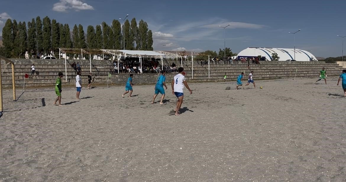 plaj-futbolu-adilcevaz-etabi-sona-erdi