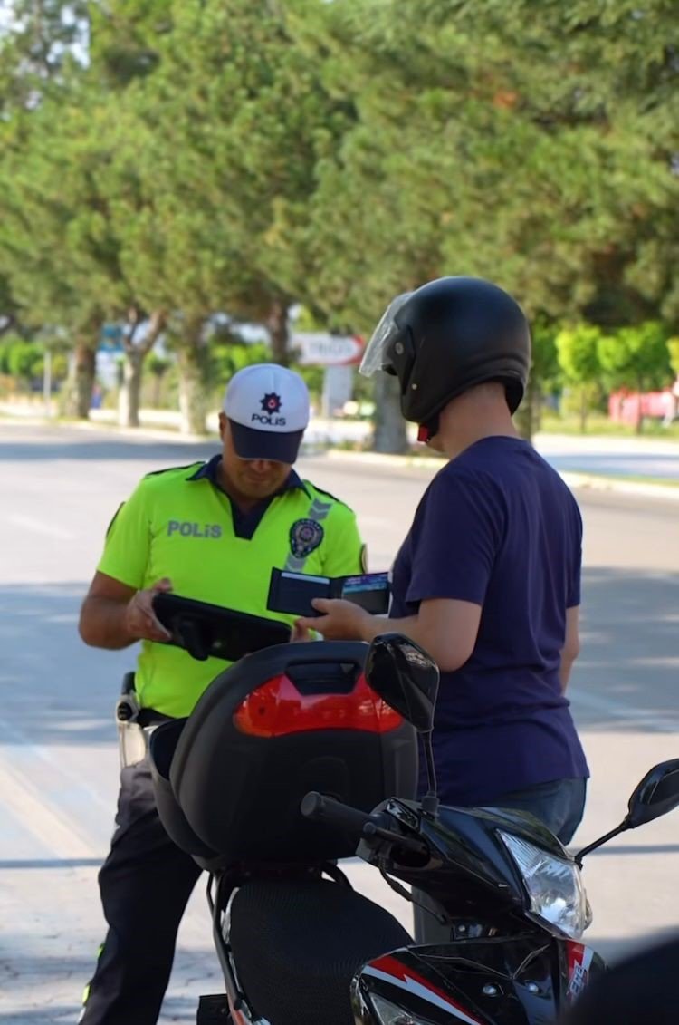polis-ekiplerinden-huzur-uygulamasi-28-binden-fazla-kisi-sorgulandi