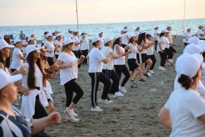 sahilde-spor-yapmanin-tadini-cikardilar