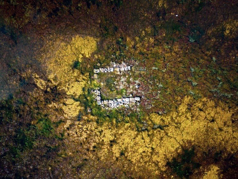 sapancada-gizemli-tas-yapi-tekrar-ortaya-cikti-kazma-kurekle-bolgeye-gidenler-merak-uyandirdi