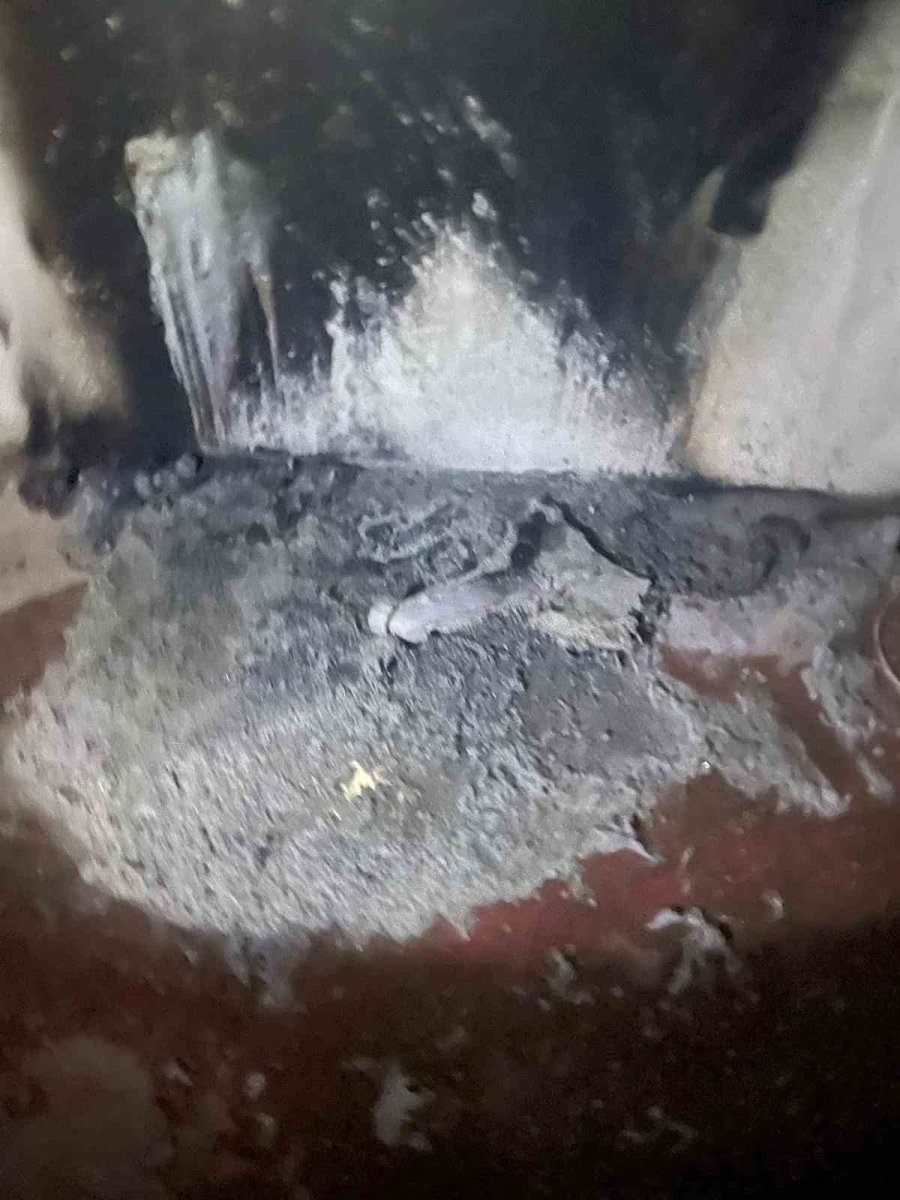 sindirgida-dugun-salonunda-yangin-cikti