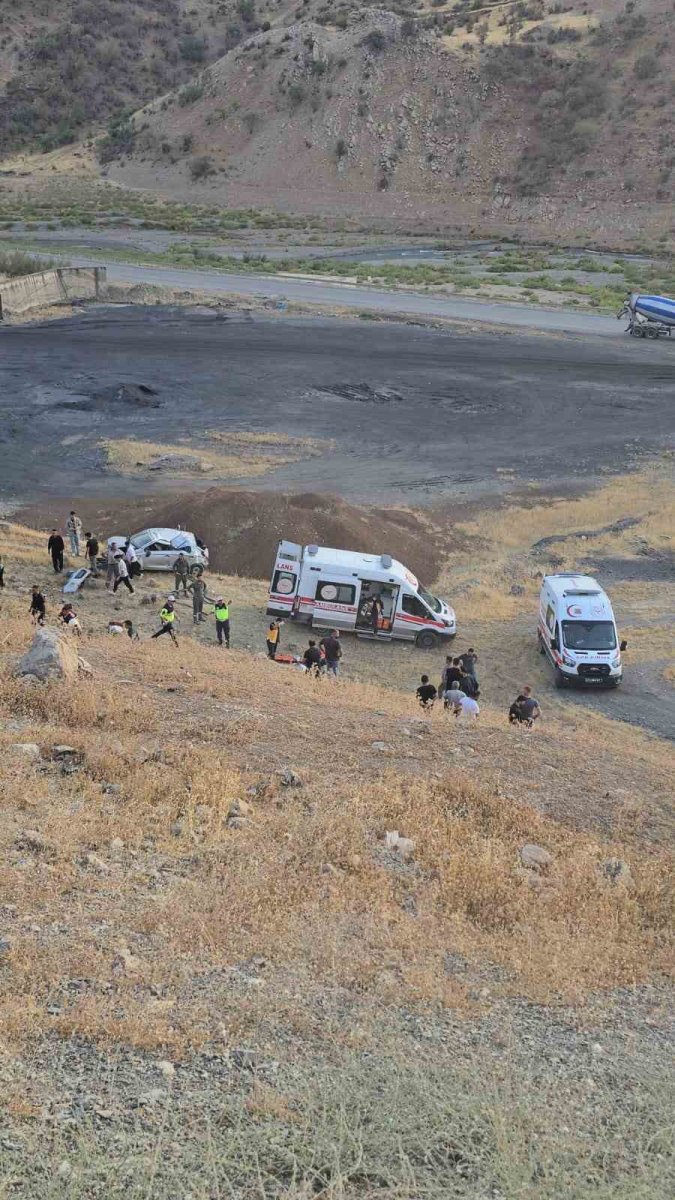 sirnakta-otomobil-ucuruma-yuvarlandi-1-olu-1-yarali