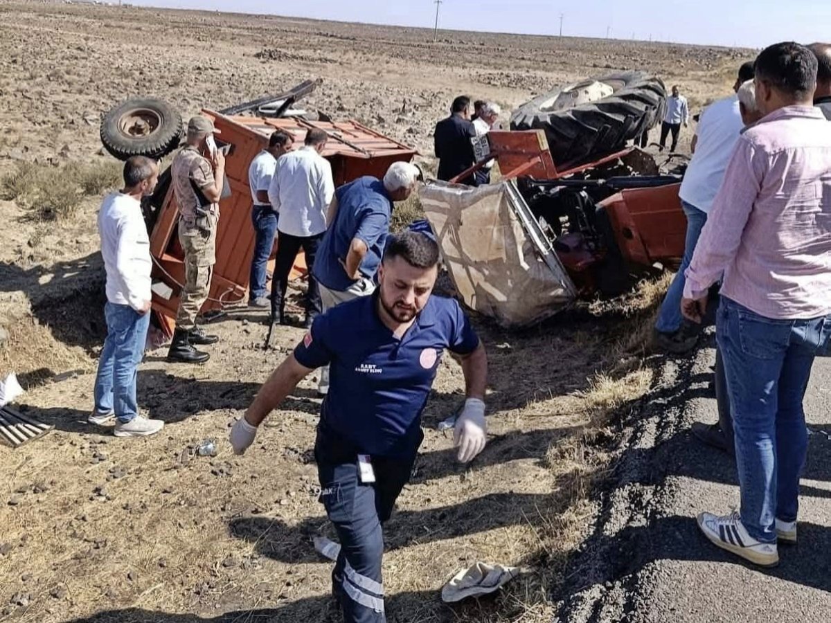 sirnakta-traktor-devrildi-1-olu-4-yarali