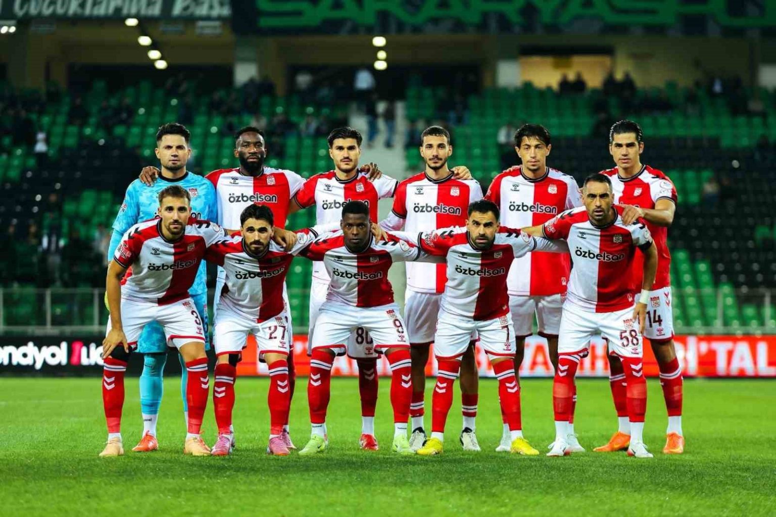 sivasspordan-sakaryaspor-macinda-kural-hatasi-iddiasi